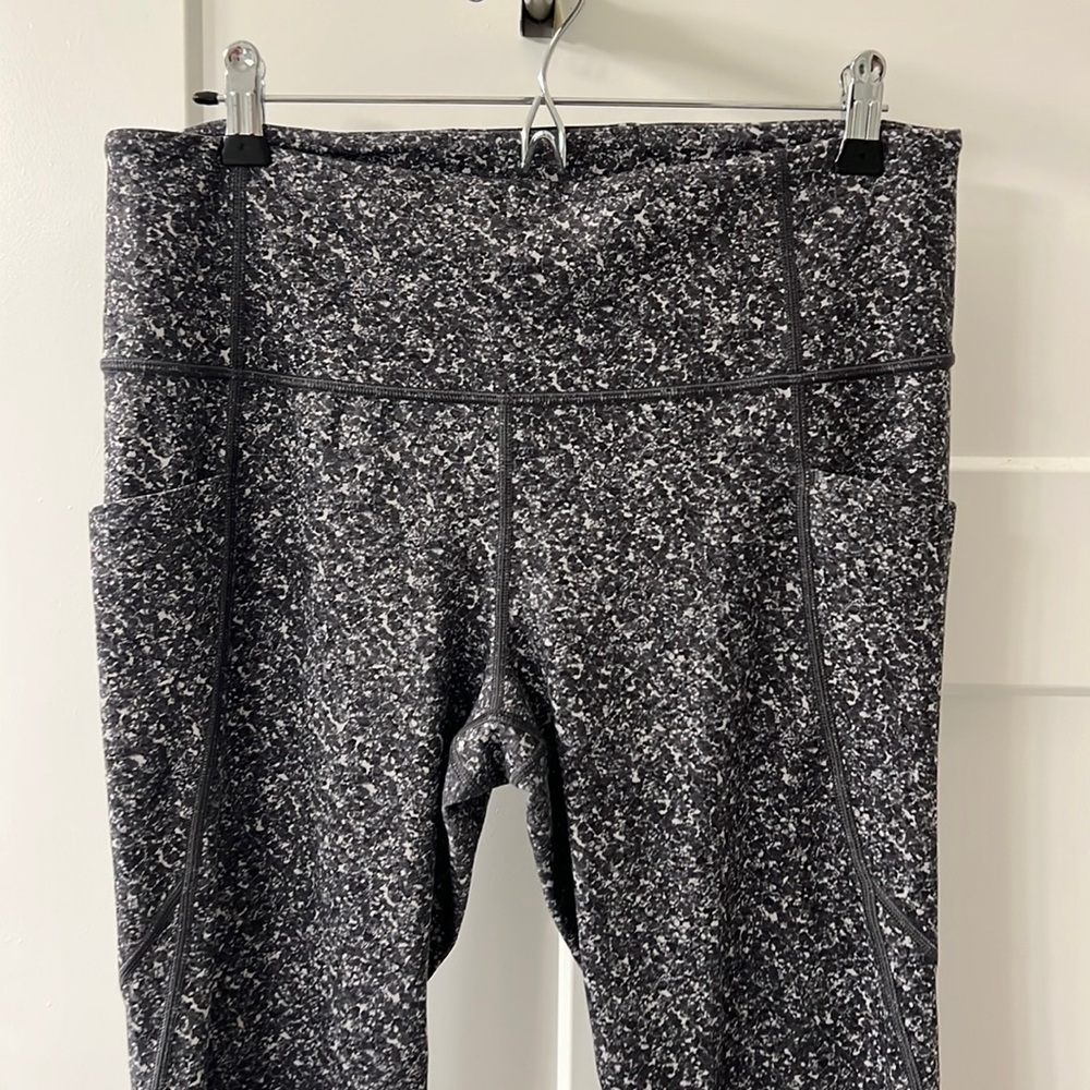 Athleta salutation stash pocket tight